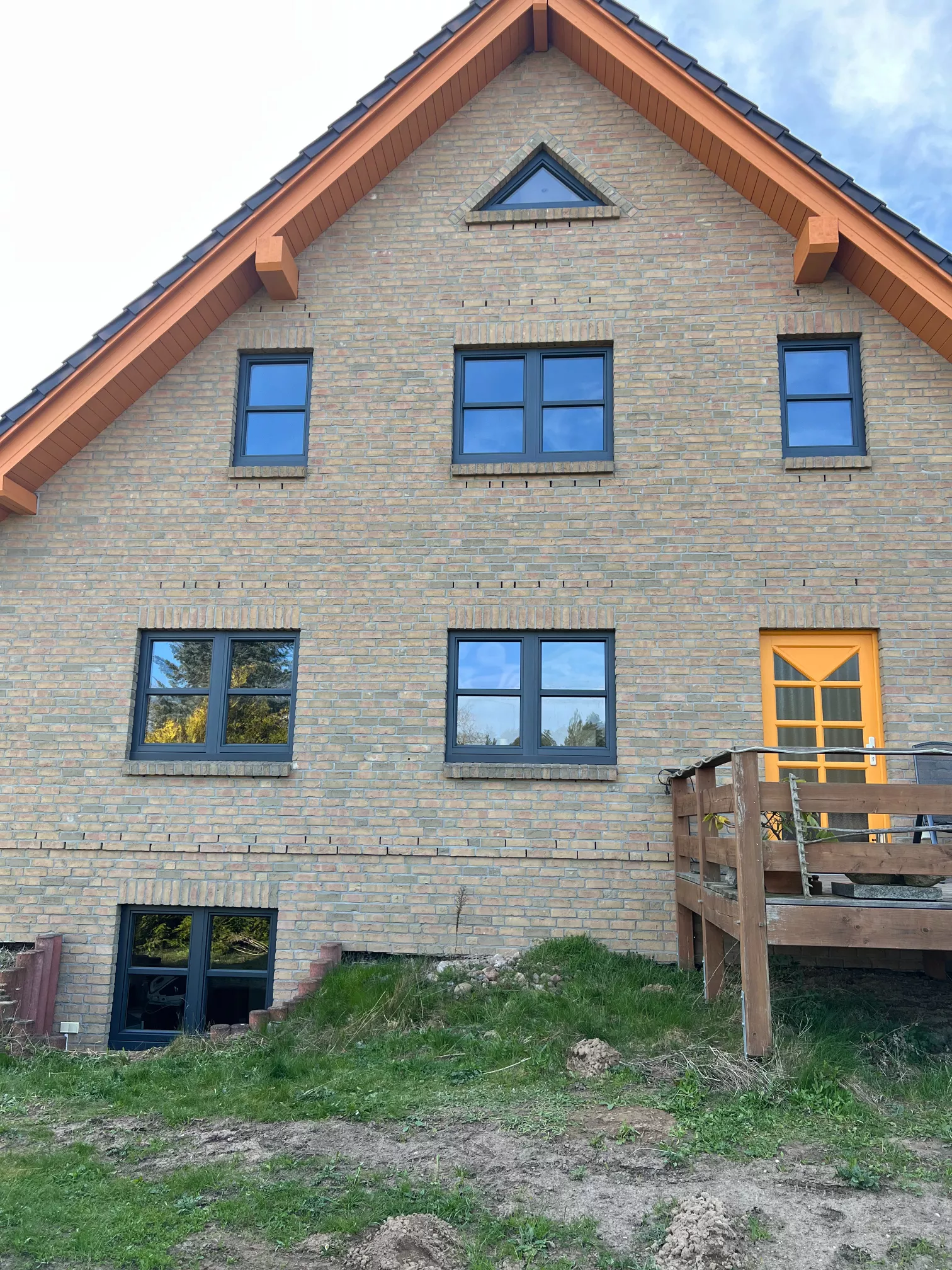 Fensterrenovierung Haus Gibelansicht nachher
